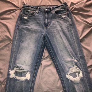 AMERICAN EAGLE MOM JEANS !!